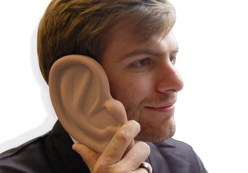 Funda con forma de oreja para el iPhone 4