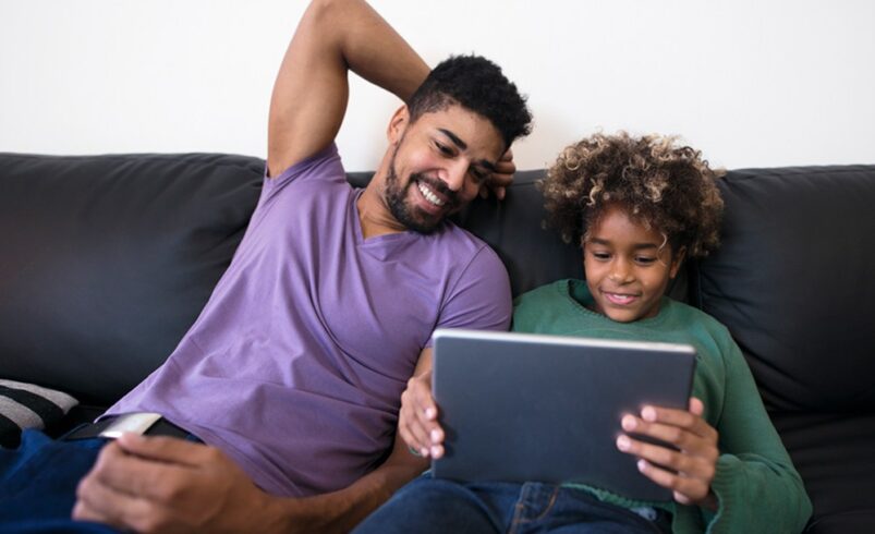 Consejos de compras en tecnología para el regreso a clases: Guía para padres